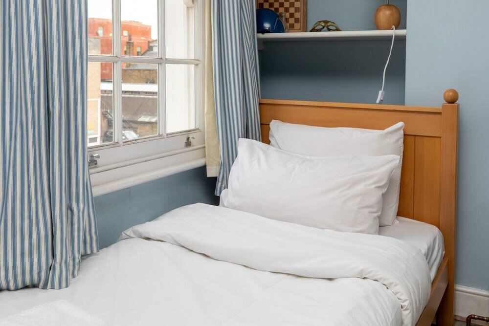 Фото Charming 2bd Georgian Town House - Camden Town