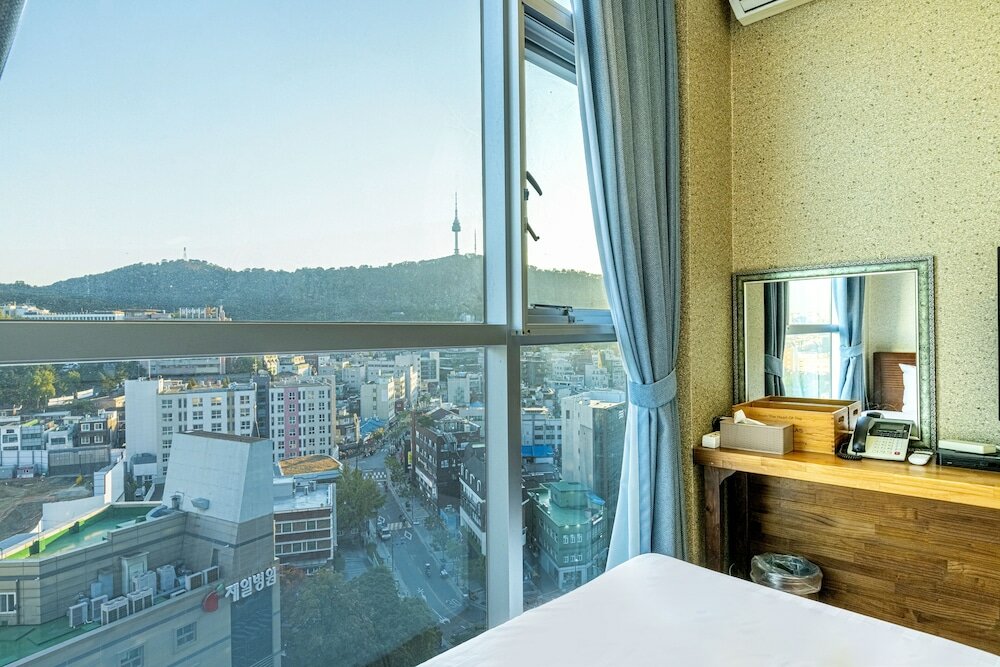 Фото Myeongdong Merlin Hotel