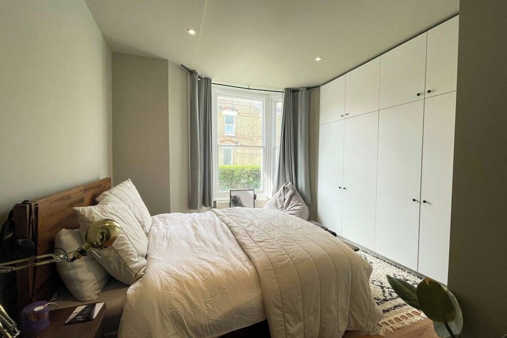 Фото Bright & Beautifully Decorated 1bd Flat - Brixton