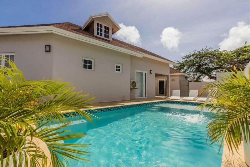 Гостиница Remodeled 6br - Privatepool Gameroom Close2beach в Ноорде