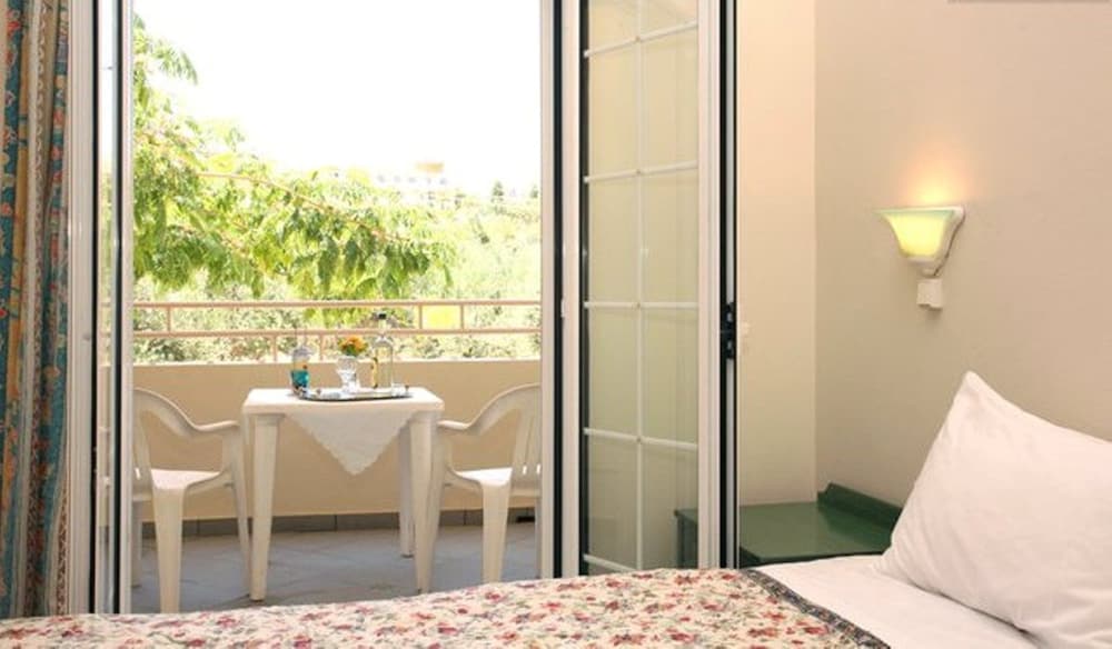 Фото Armonia Apartments & Studios