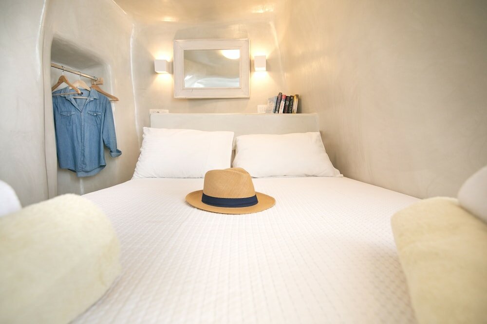 Фото White Cave House