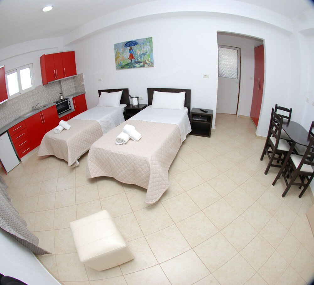 Фото Atlantis Hotel & Apartments