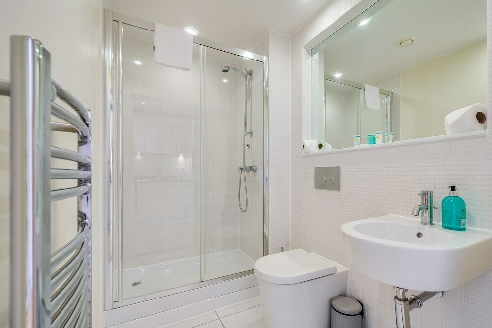 Фото Cosy Studio Apartment in Canary Wharf