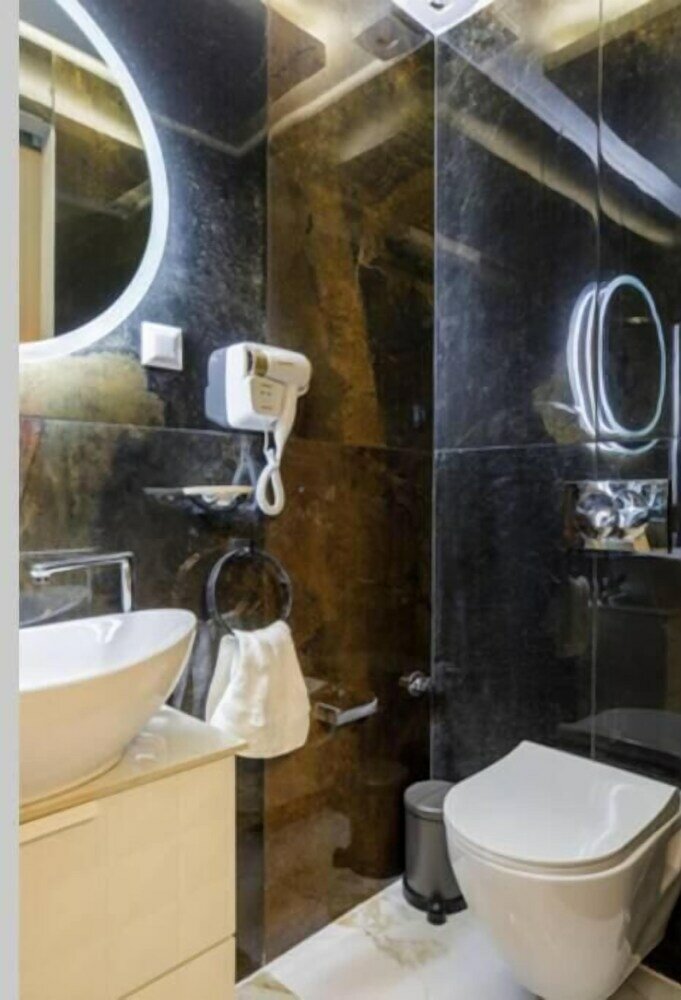 Фото KSquared Nilie Hospitality Mgmt