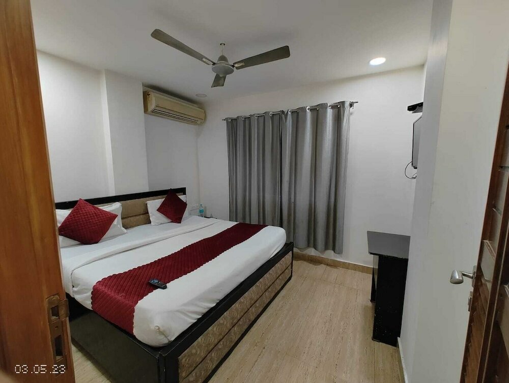 Фото Hotel Crystel Residency