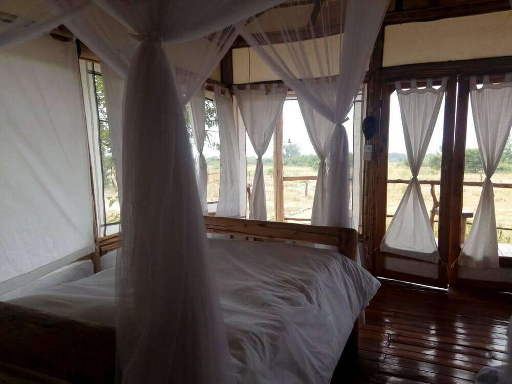 Фото Kazinga Wilderness Safari Camp