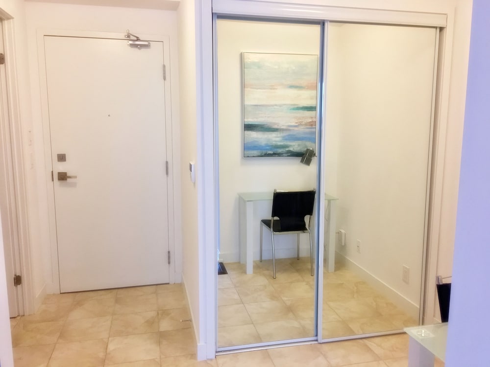 Фото To Stays - York and Lakeshore