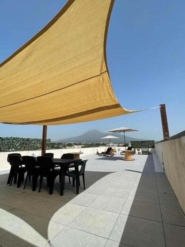 Фото Pompei Window