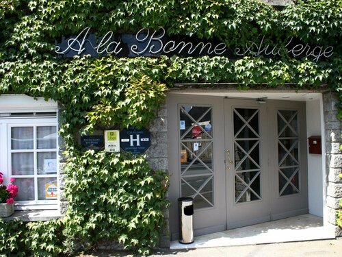 Гостиница Logis Hôtel À La Bonne Auberge в Лавале