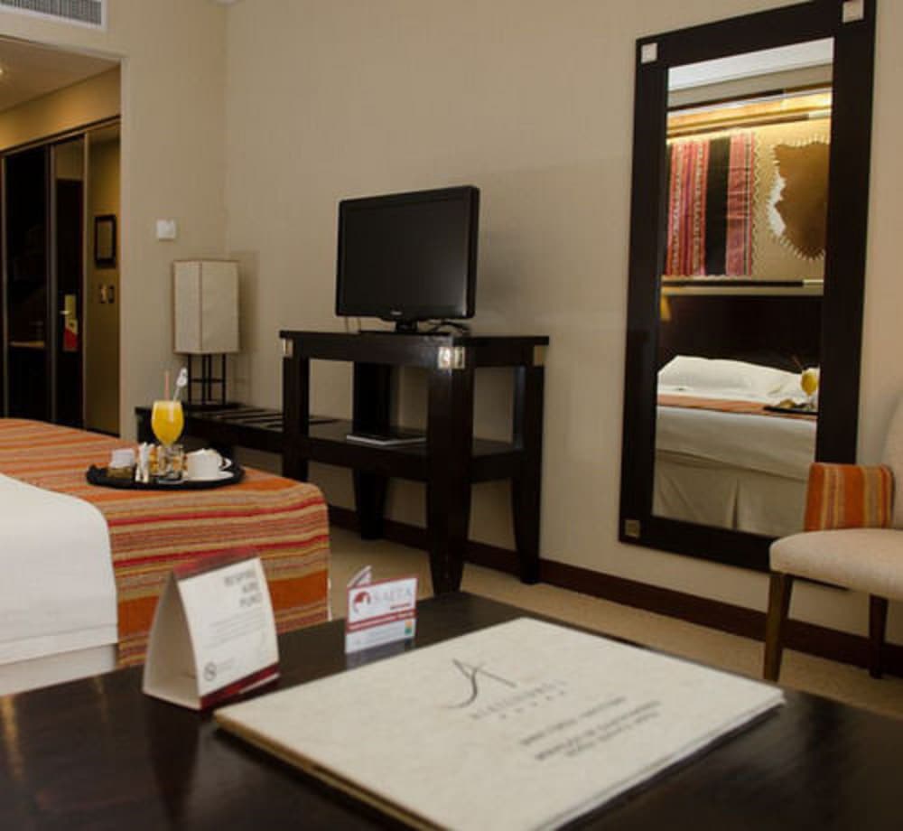 Фото Alejandro i Hotel