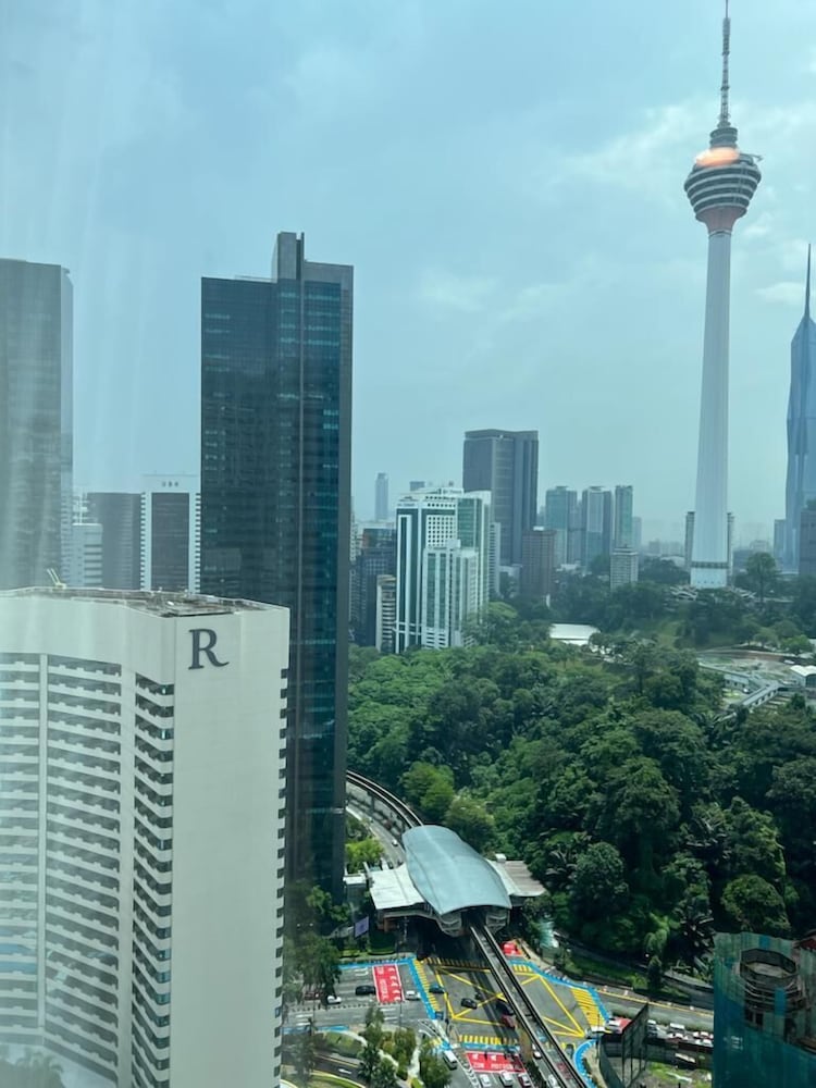 Фото The Hollwood Suites at Platinum