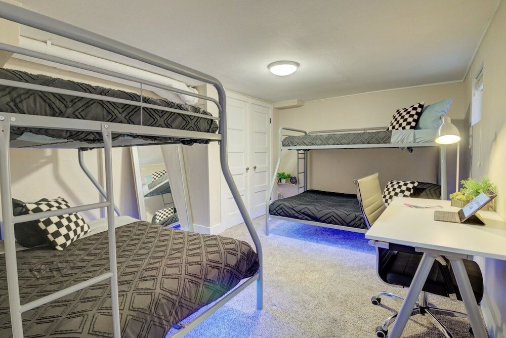 Фото Lux Bach Retreat w Hot Tub