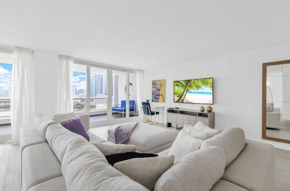 Фото Bayfront Gem With Balcony and Pool