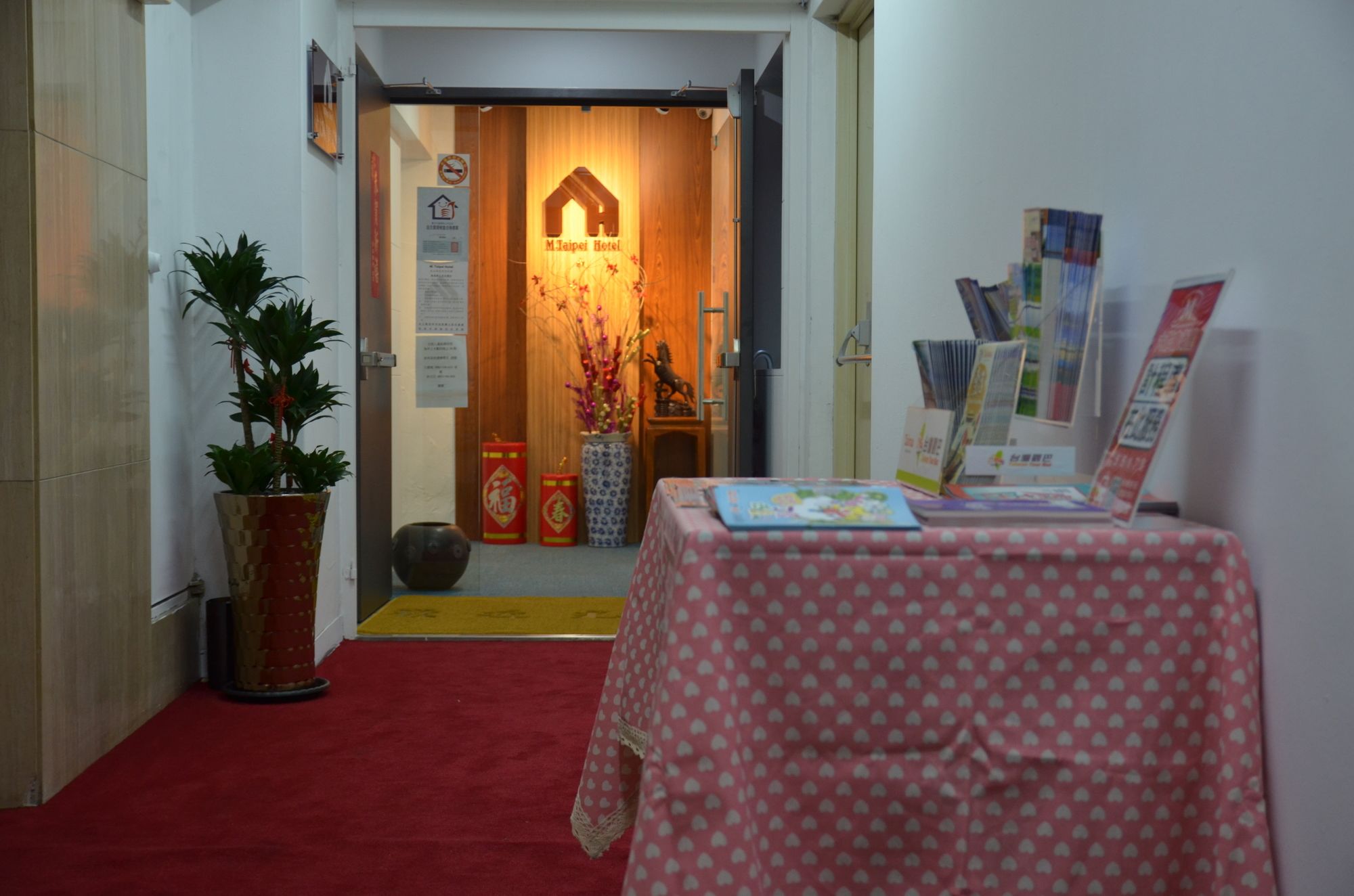 Фото M Taipei Hotel