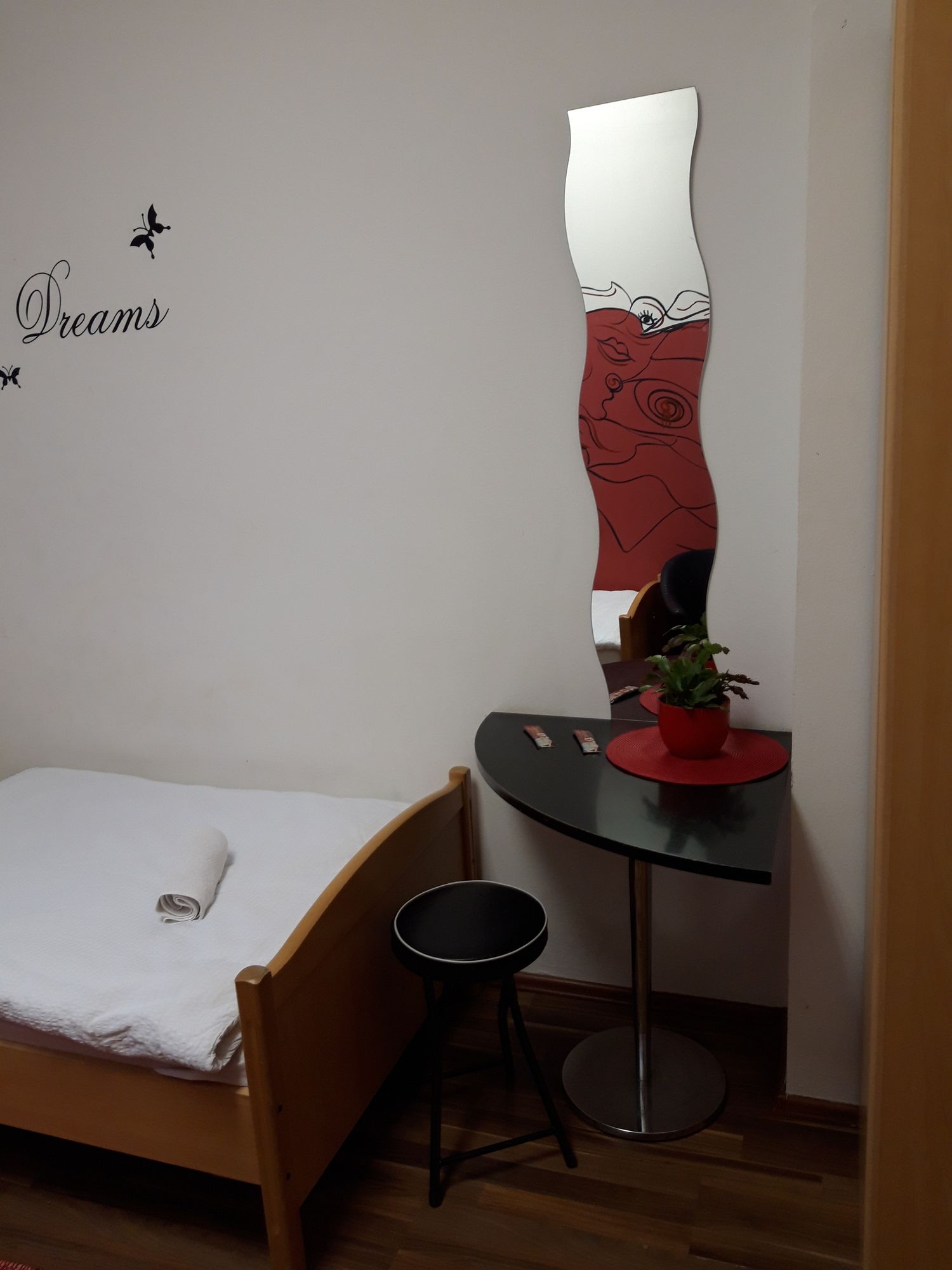 Фото Hostel Chameleon