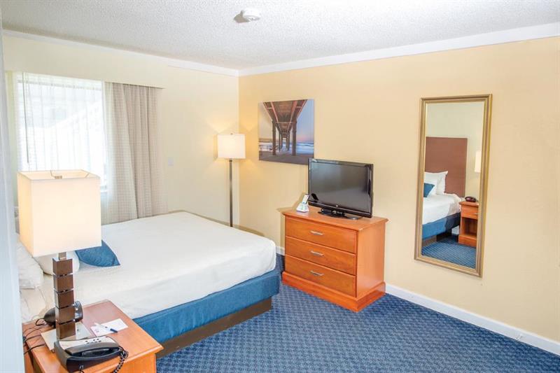 Фото Ramada by Wyndham Virginia Beach