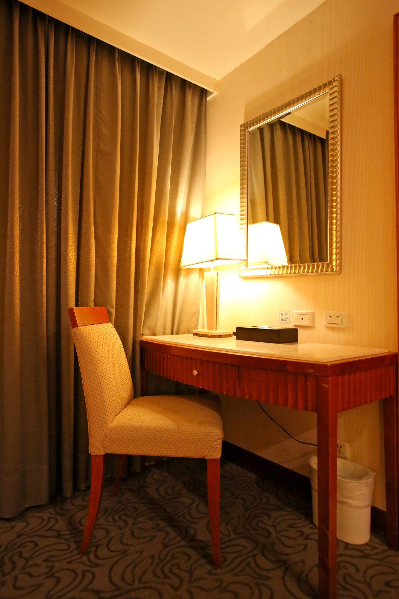 Фото Elegance Hotel Taipei