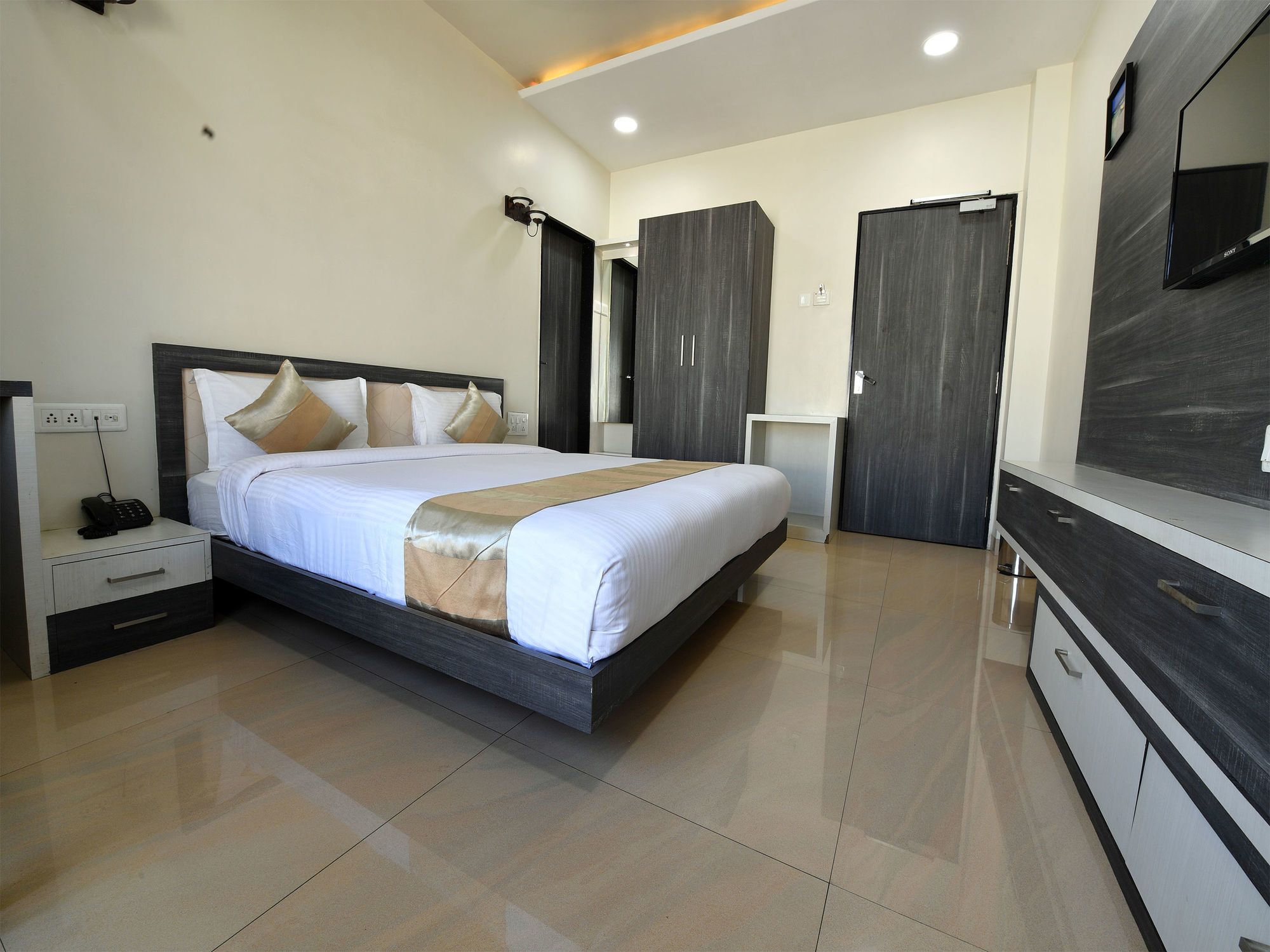 Фото Oyo 4155 Hotel The Sudesh