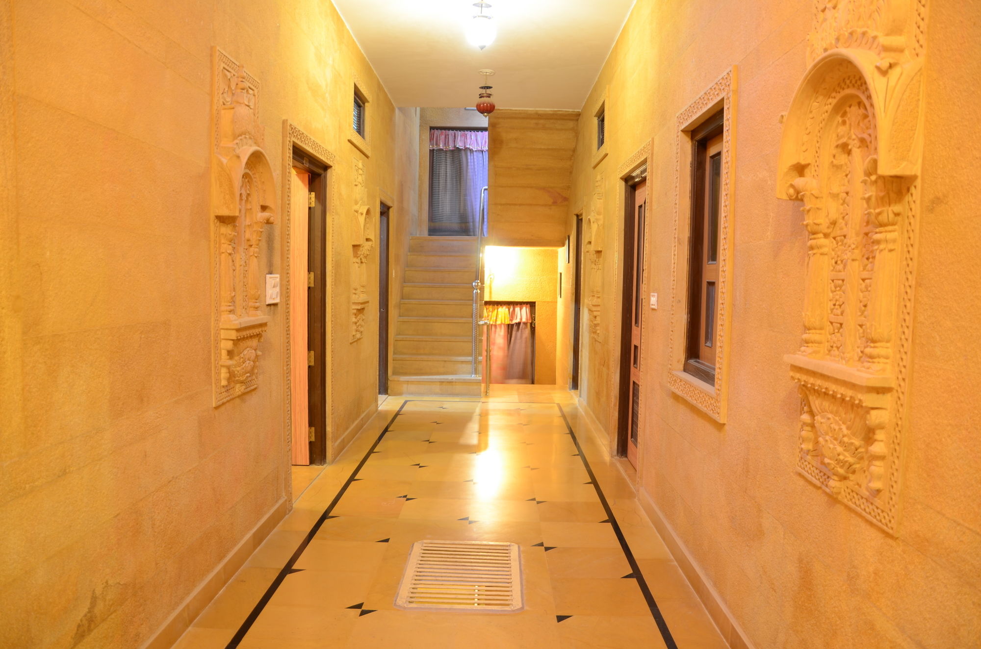 Фото Hotel Royal Haveli