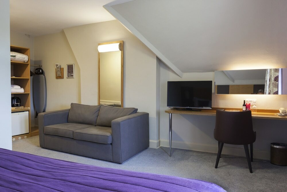 Фото Corner House Hotel