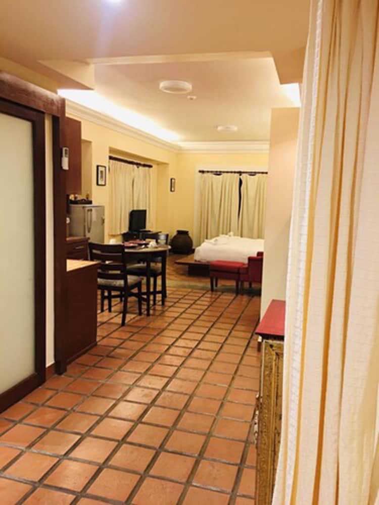 Фото Nirvana Boutique Suites 