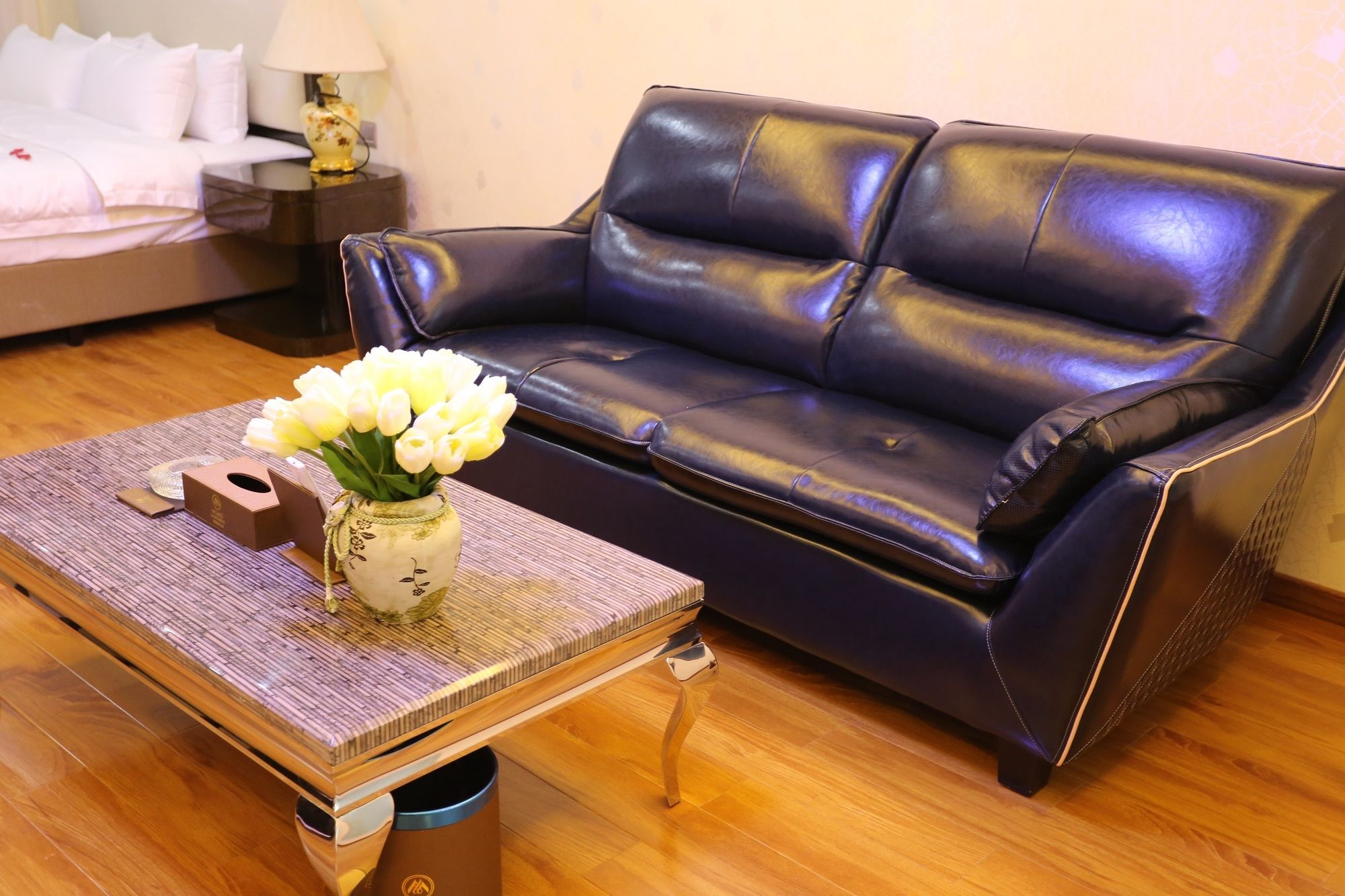 Фото Nomo Service Apartment The Legend