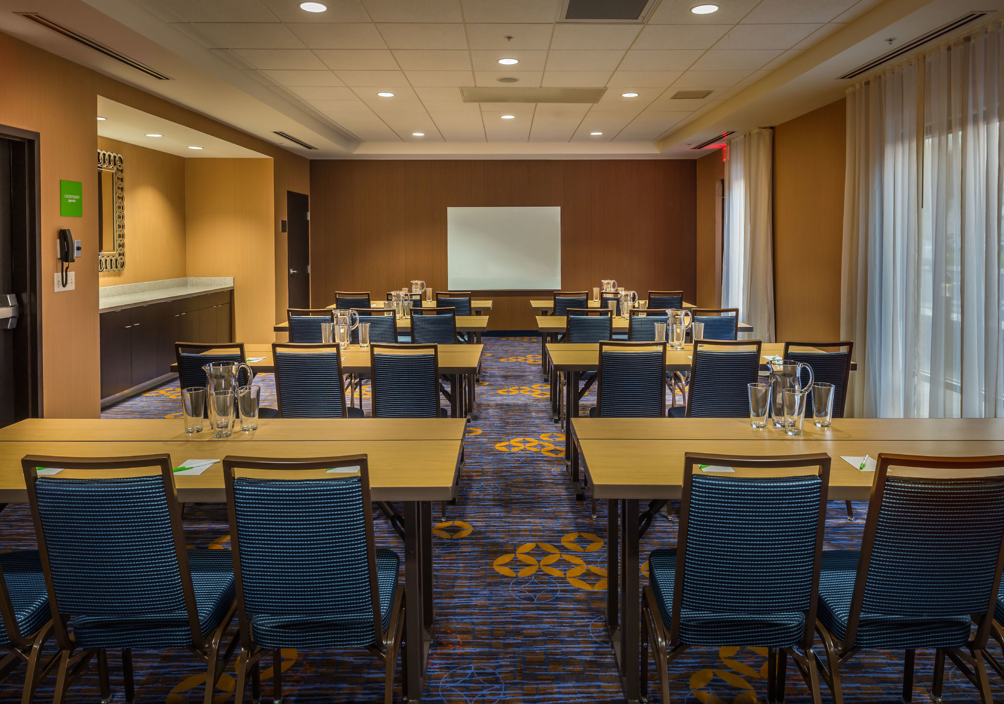 Фото Courtyard Reno Downtown/Riverfront