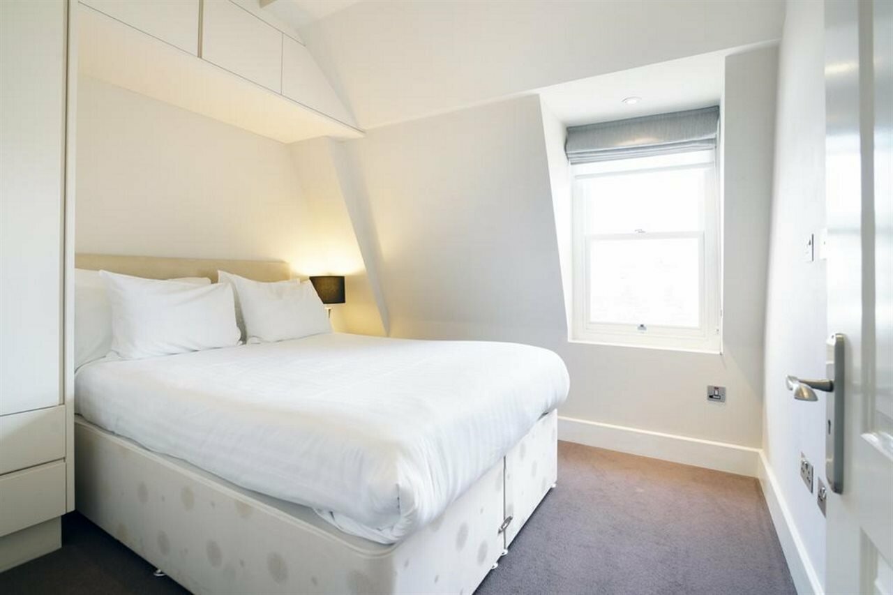 Фото Chilworth Court