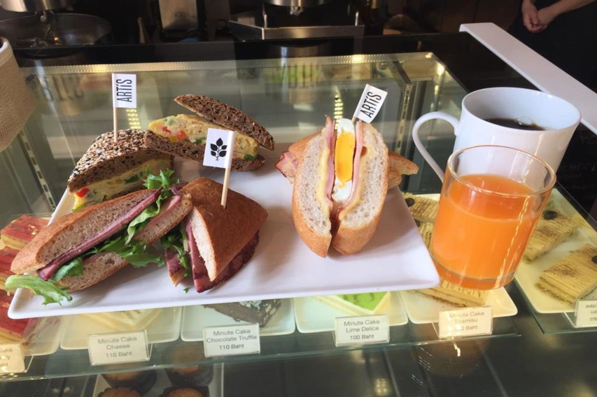 Фото White House Asoke Sukhumvit 18