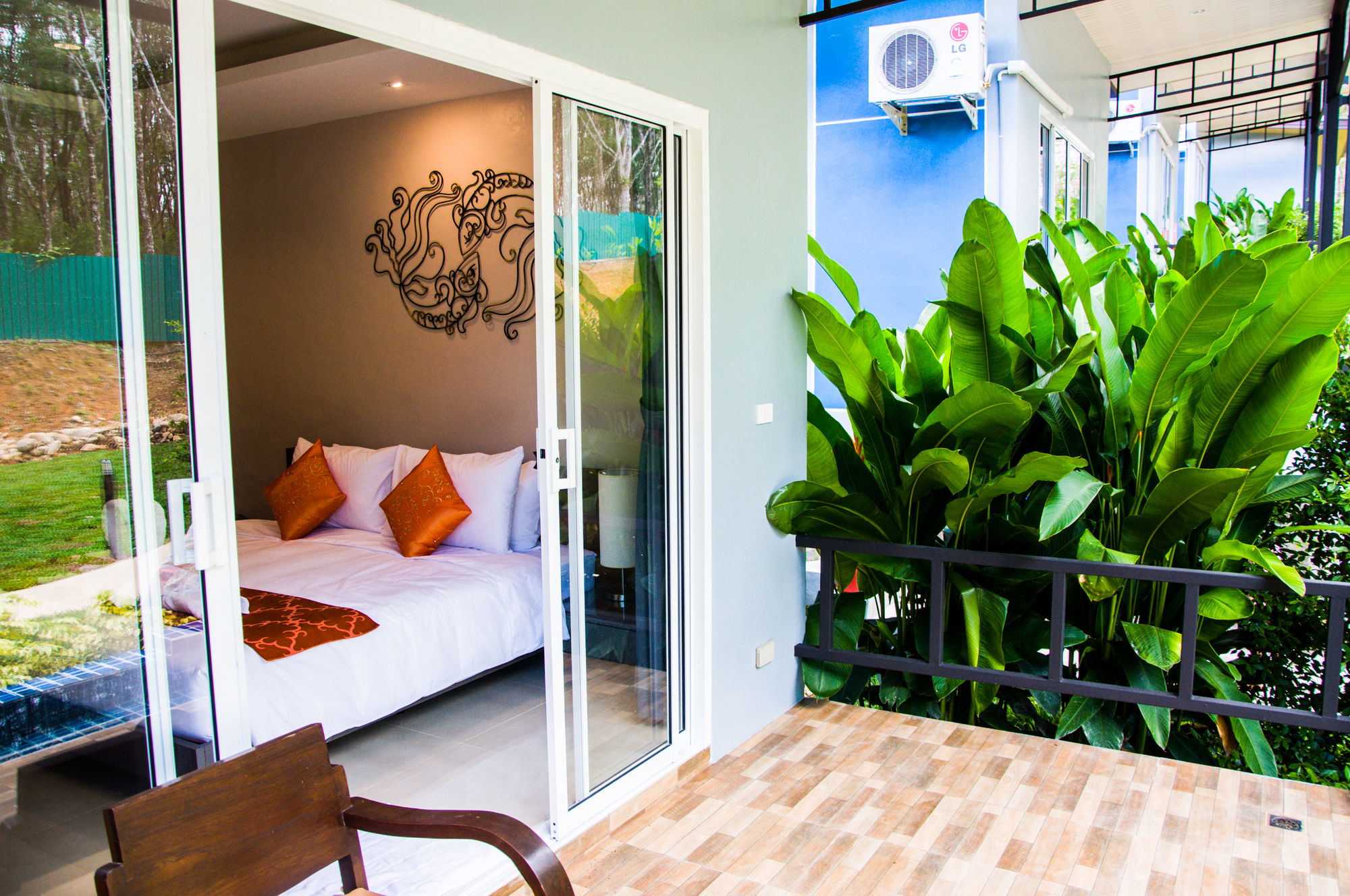 Фото Chomphu Resort