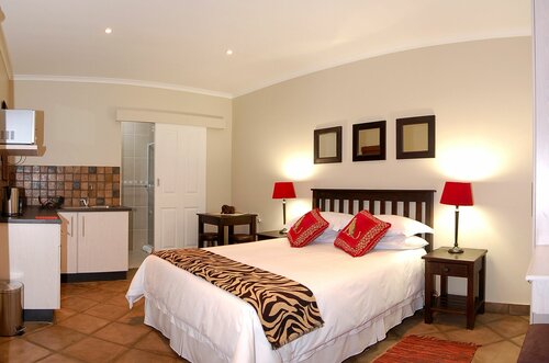 Гостиница Lalapanzi Guest Lodge в Порт-Элизабет