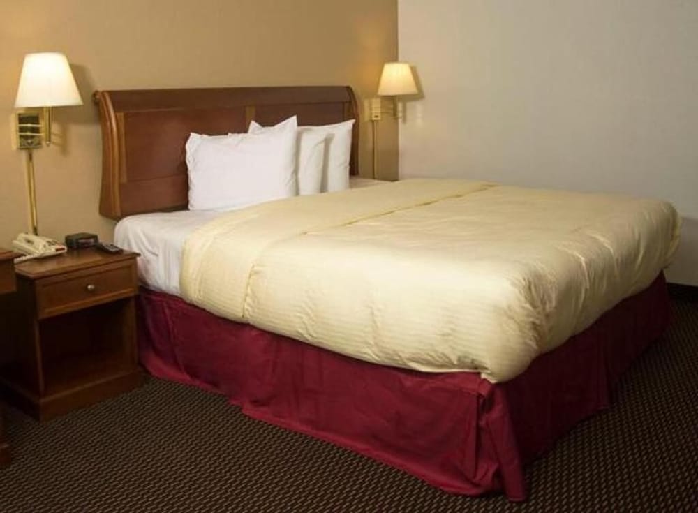 Фото Express Inn & Suites