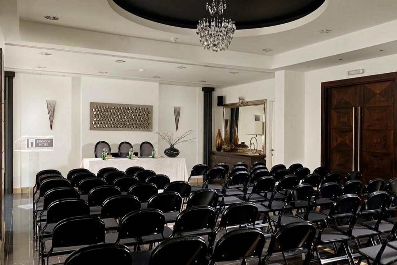 Фото Best Western Plus Embassy Hotel