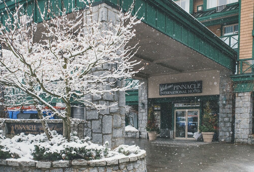 Фото Pinnacle Hotel Whistler Village