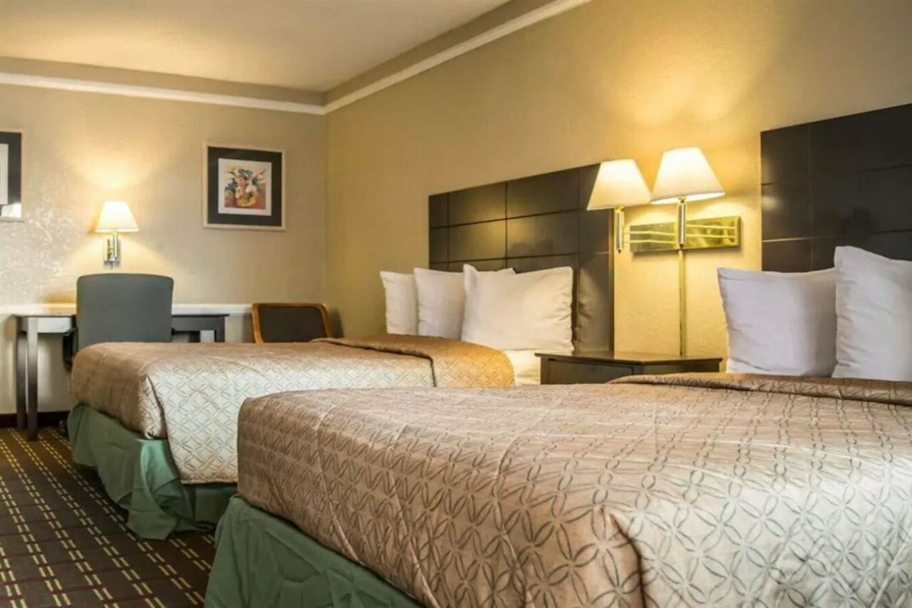 Фото Rodeway Inn Near Ybor City - Casino