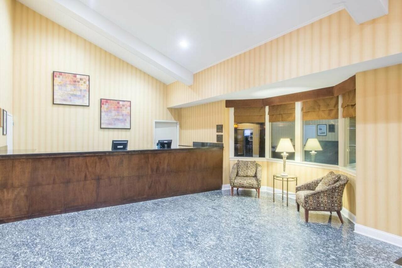 Фото Ramada by Wyndham Whitehall/Allentown