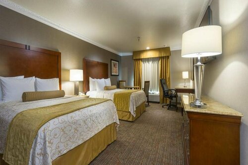 Внешний вид отеля Best Western Plus Newport Mesa Inn в Коста-Месе, фото 3