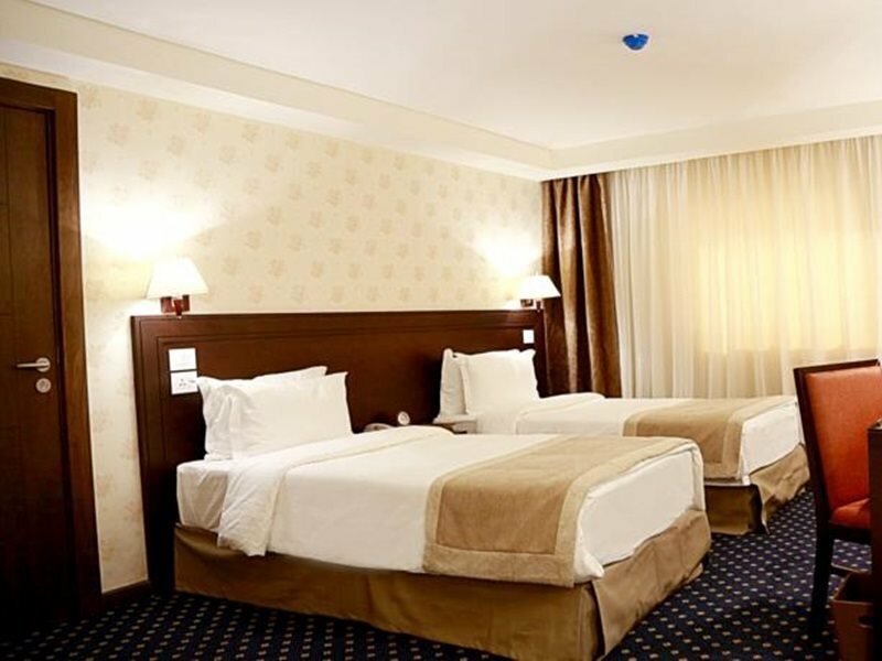 Фото Seven Roses Hotel