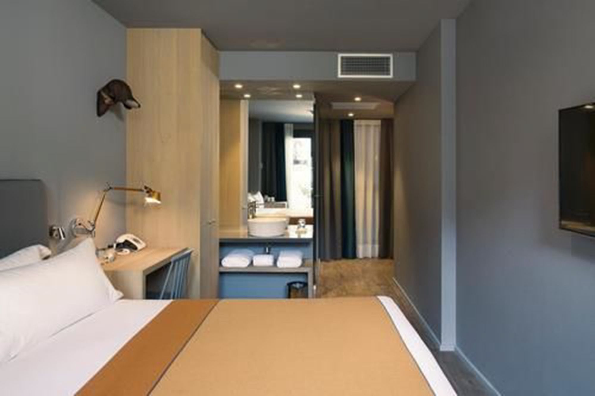 Фото Yurbban Trafalgar Hotel