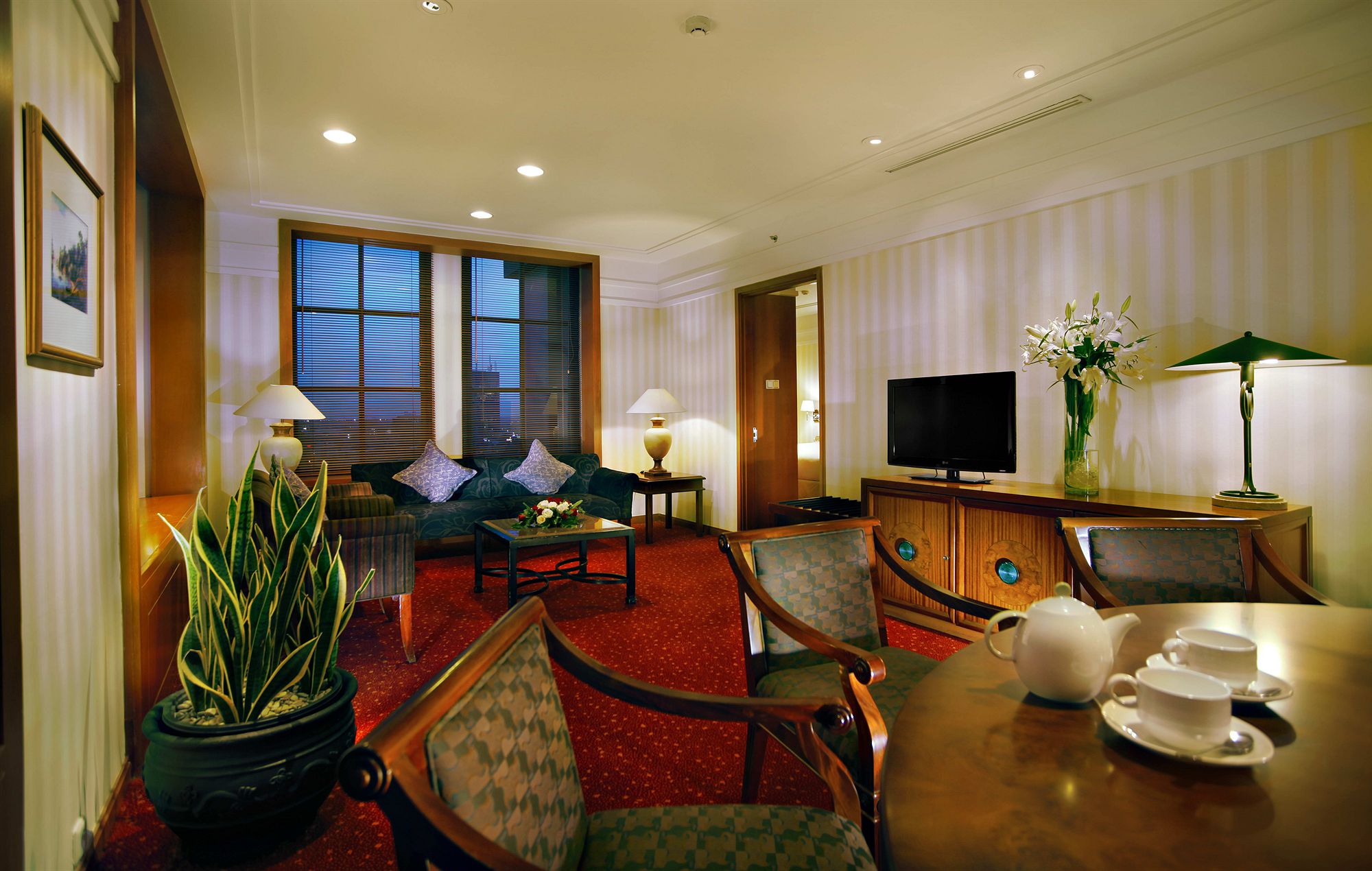 Фото Redtop Hotel & Convention Center