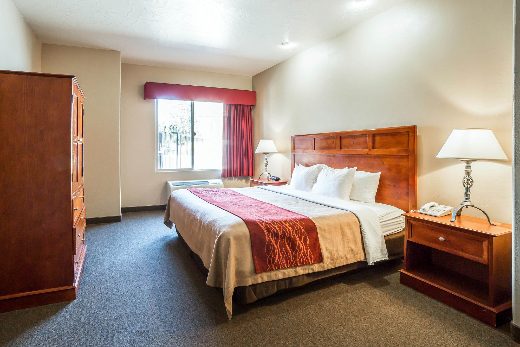 Фото Comfort Inn at Convention Center