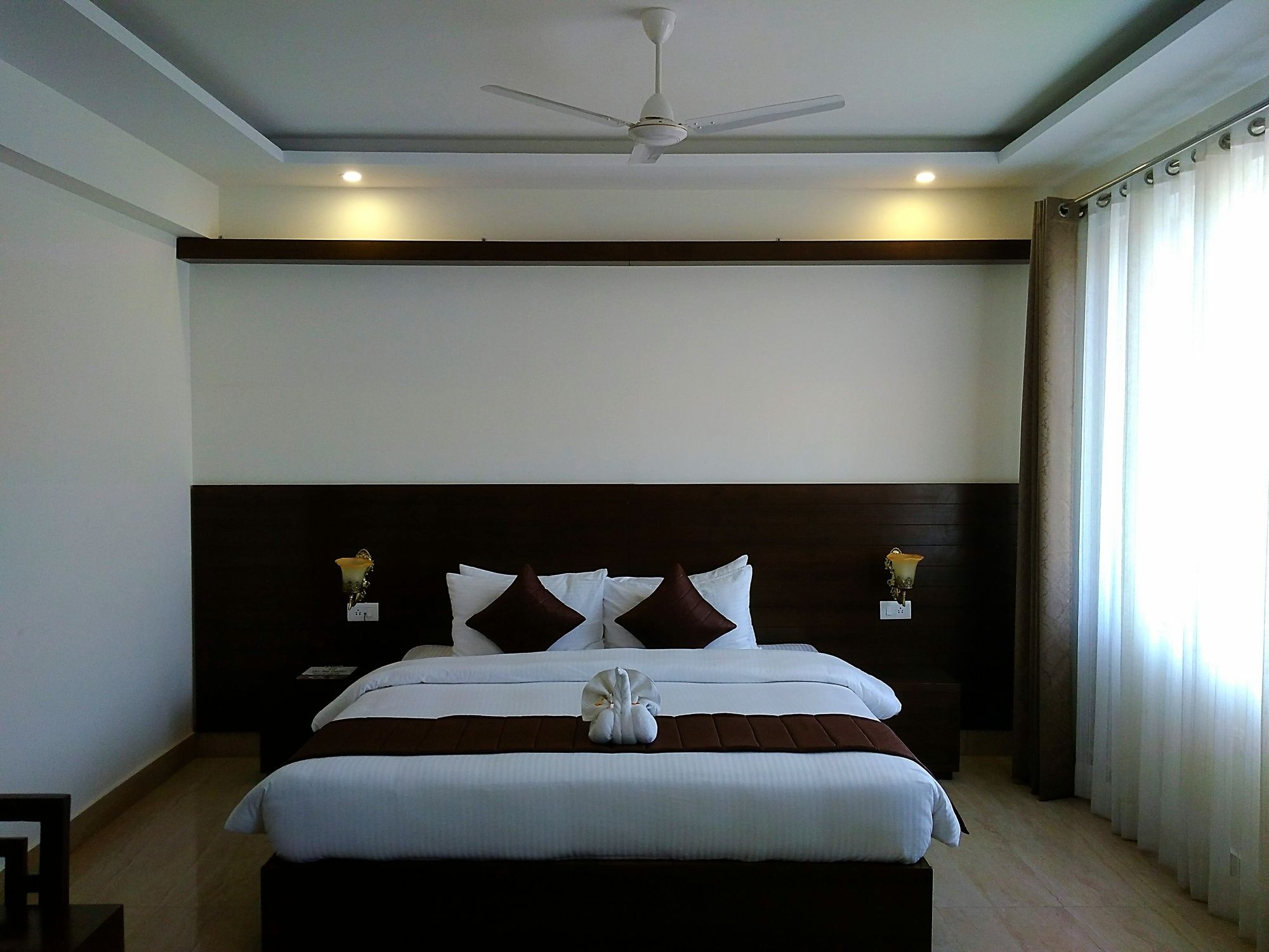 Фото Hotel Holiday Hill