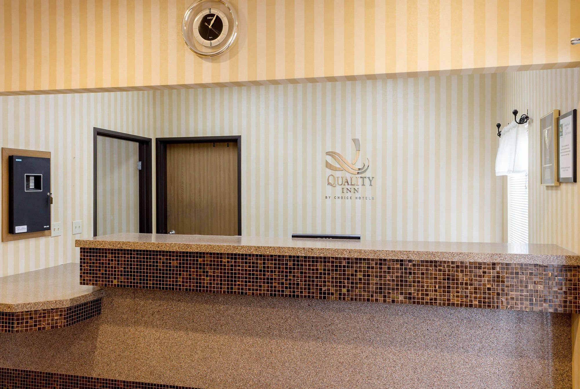 Фото Quality Inn Brookings - University