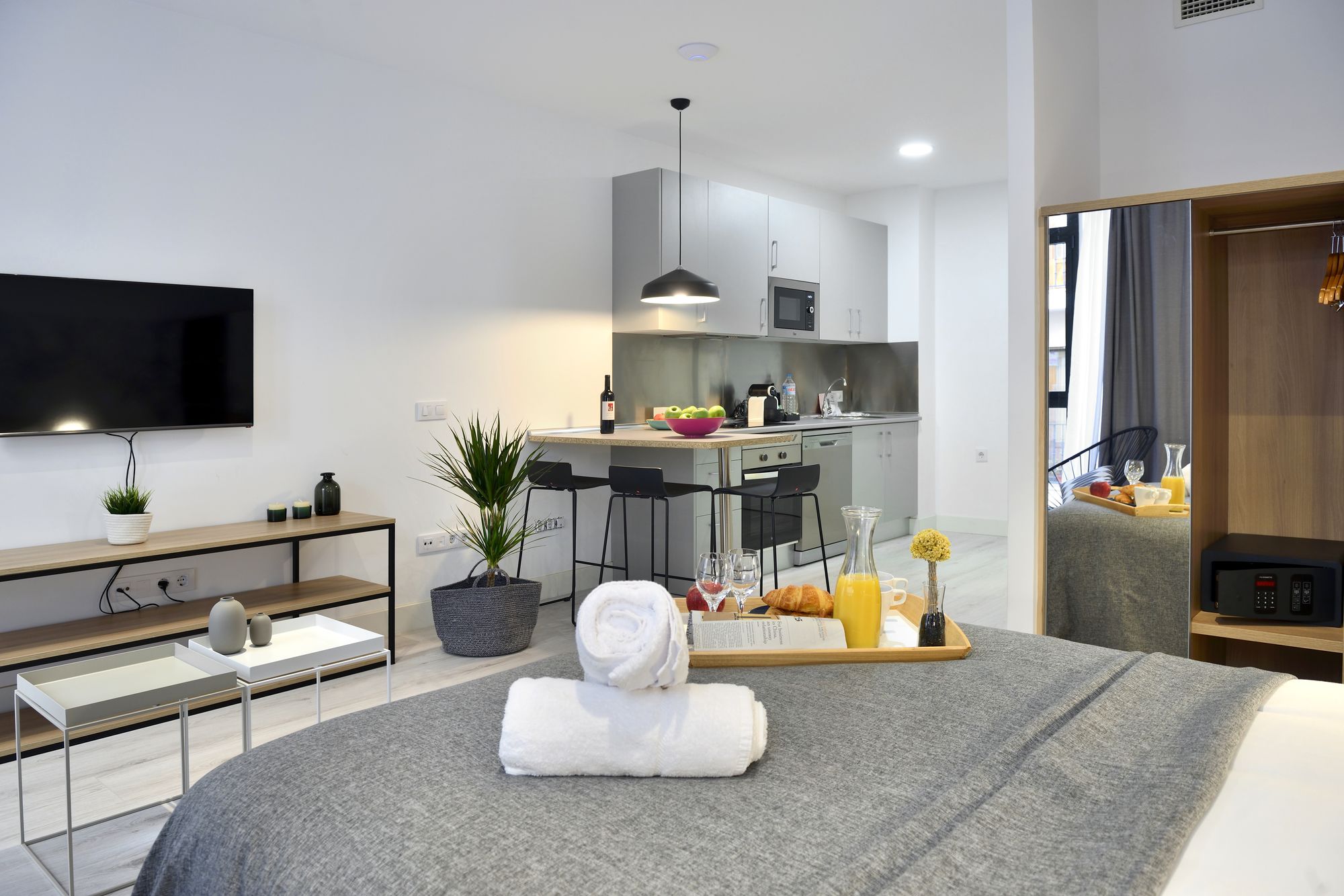 Фото Aspasios Atocha Apartments