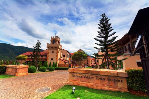 Гостиница Town Square Suites by Toscana Valley