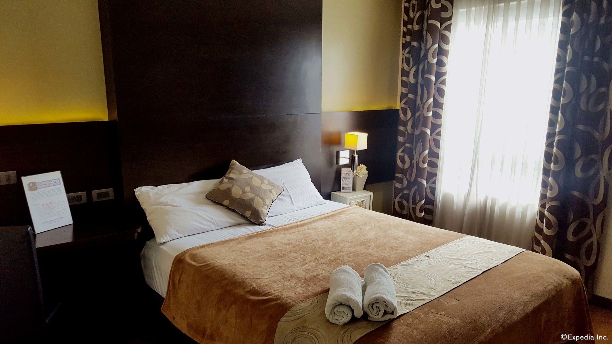 Фото Lorenzzo Suites Hotel