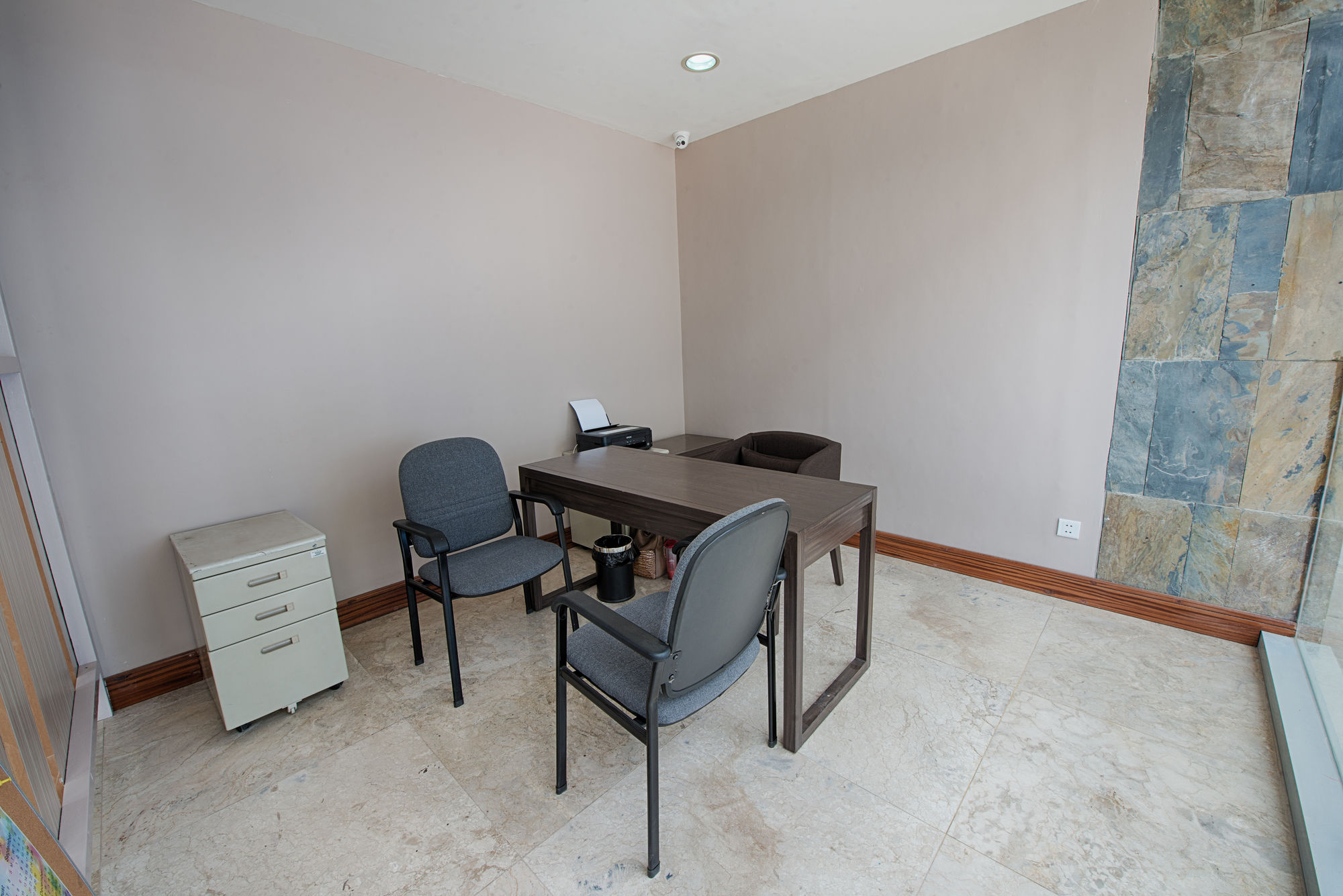 Фото Newtown Plaza Hotel