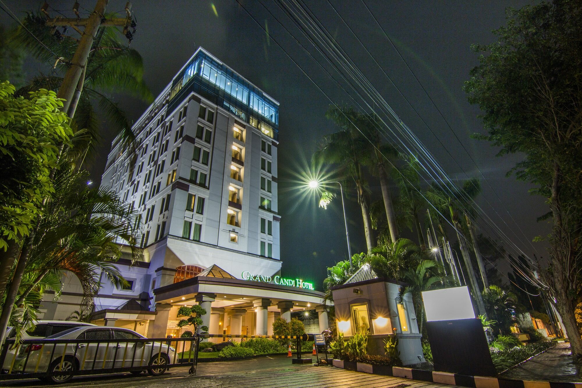 Фото Grand Candi Hotel