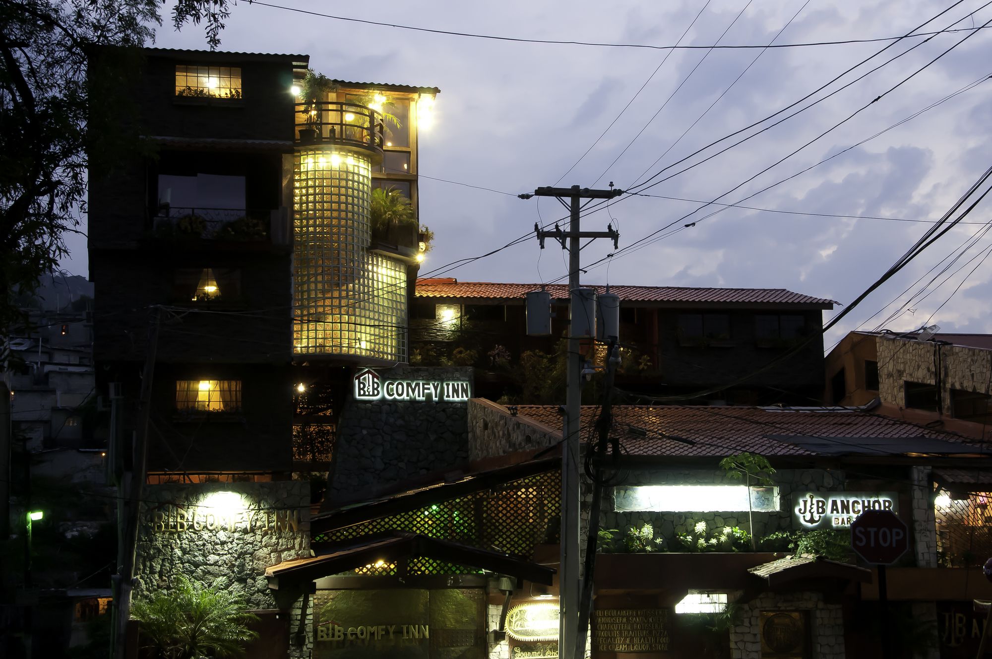 Фото B & B Comfy Inn